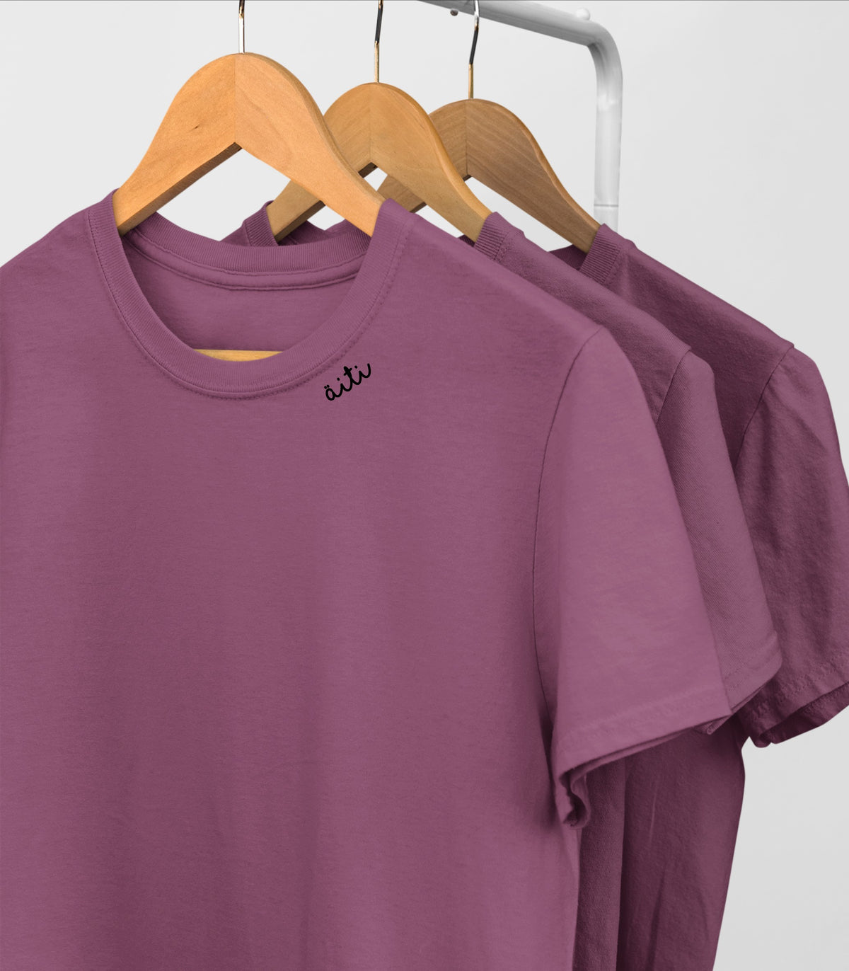 Embroidered Collar Organic Cotton T-shirt "Äiti" (FI)