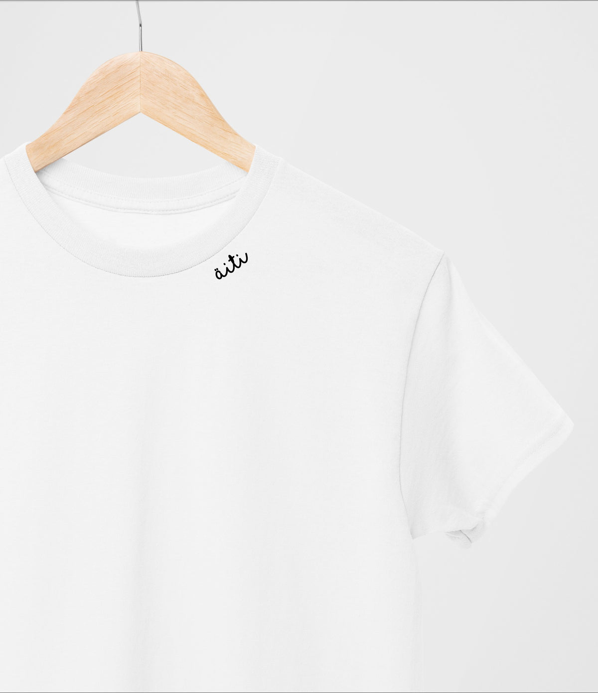 Embroidered Collar Organic Cotton T-shirt "Äiti" (FI)