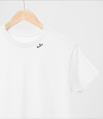 Embroidered Collar Organic Cotton T-shirt "Äiti" (FI)