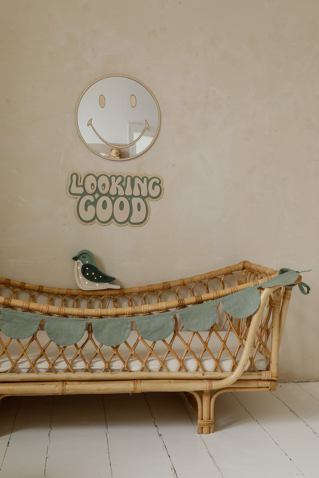 Kids Room Emoji Mirror – Child-Friendly Acrylic & Wood