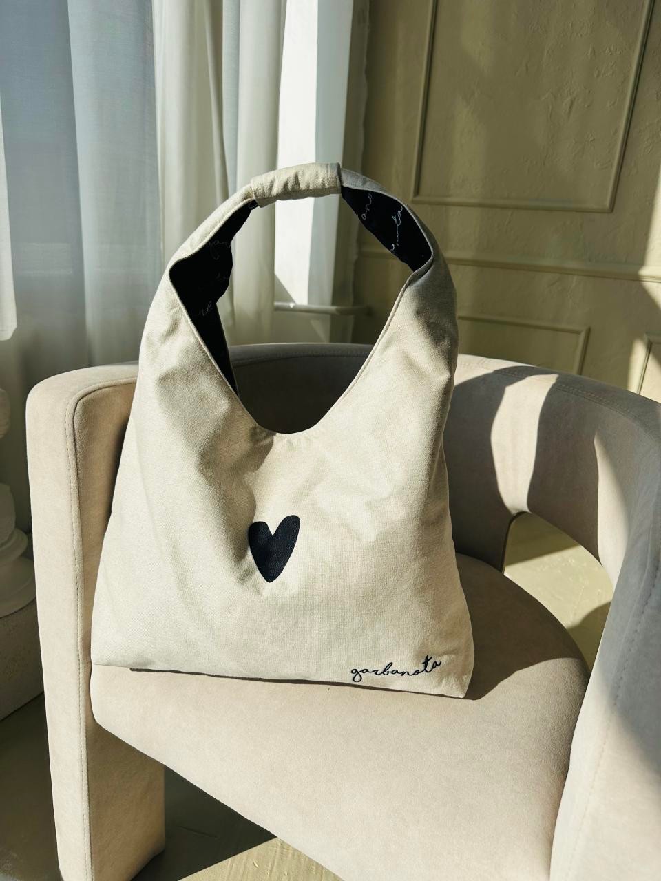 Moon Bag Heart - White