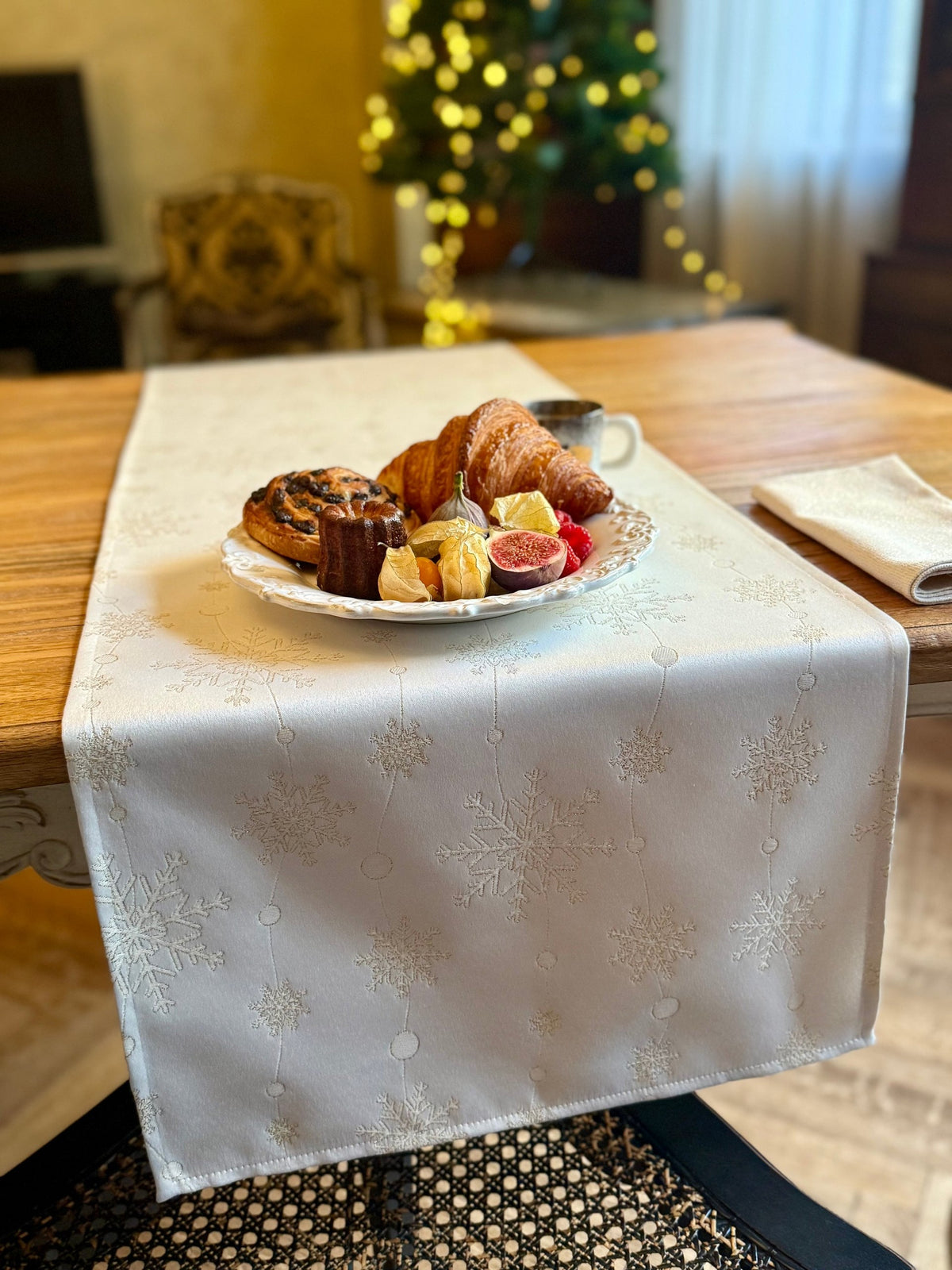 Table Runner - Golden Snowfall